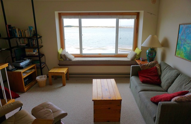 Right on the Beach, Gorgeous Views, Affordable