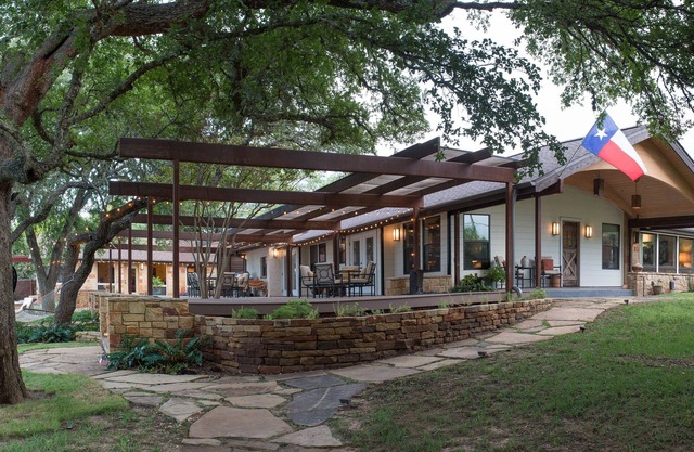 Rio de Arcadia - Two Riverside Homes, Pool & Hot Tub