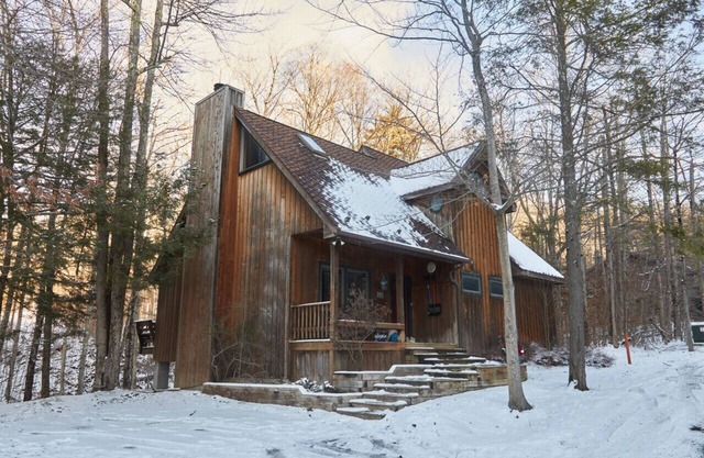 Rippling Waters is a Gorgeous cabin close to Timberline mountain slopes!