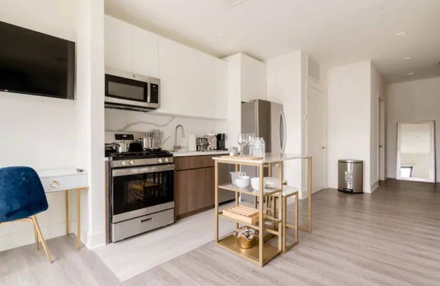 Ritzy Downtown Studio Apt/FREE PARKING