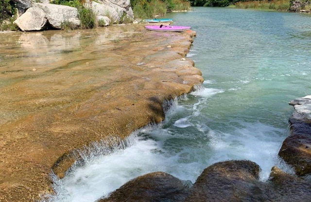 River Front-Waterfalls-Outdoor Fireplace-WiFi