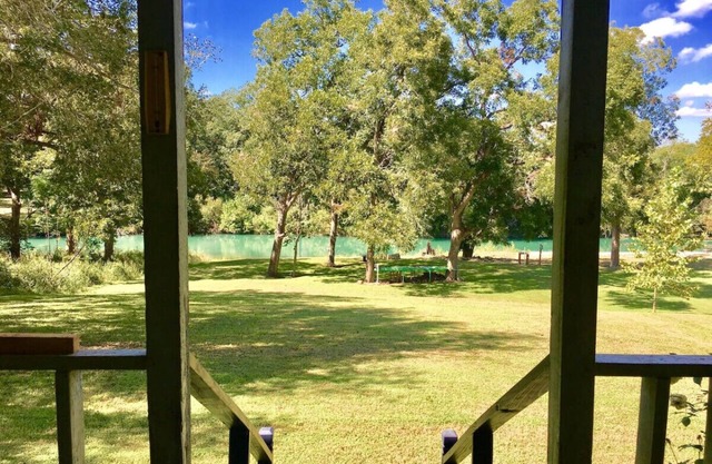 River House | Sleeps 8 | WiFi | San Marcos River