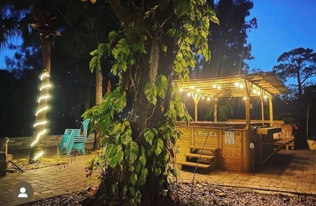River Resort unique nature space with Swimspa, 15min to the airport, Pole Poker