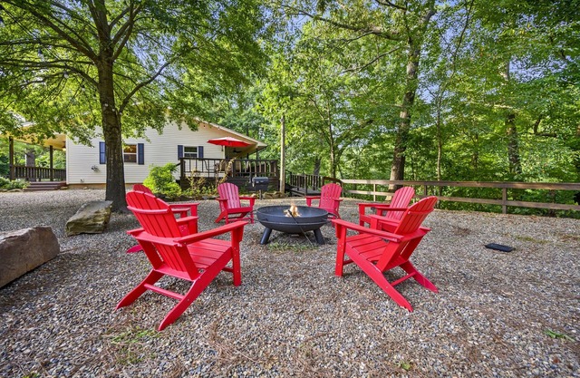 River Ridge ~ 2 story riverfront cabin with hot tub, game room and kayaks