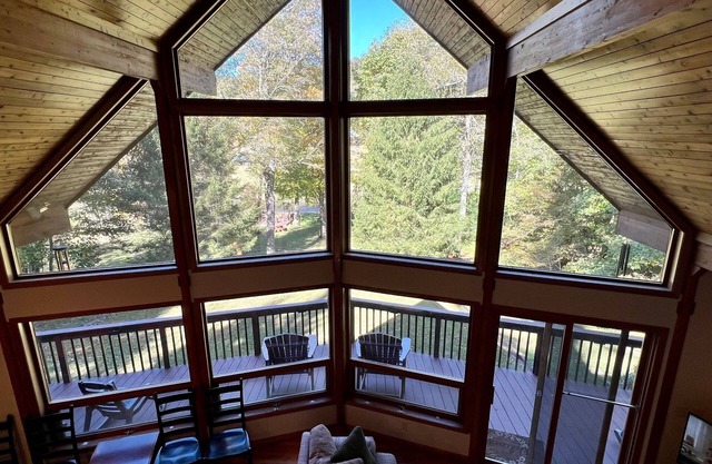 River Ridge B-28 Riverfront, firepit, jacuzzi.