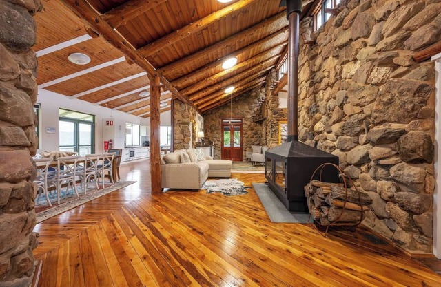 River Stone Mudgee Luxury Eco Estate in the Hills