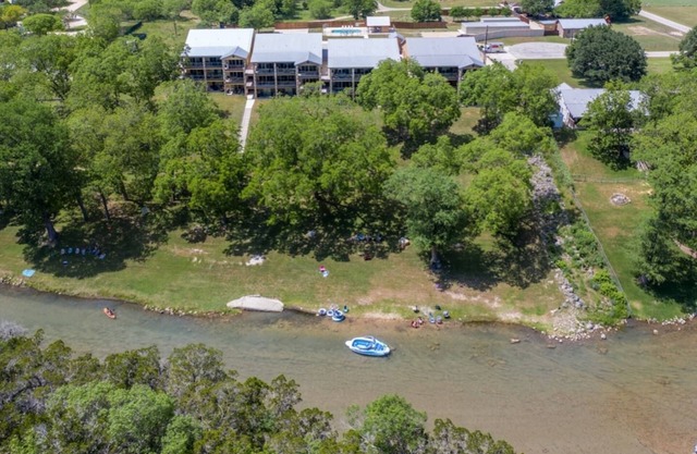 Riverbank Bliss at Rio Guadalupe | WIFI | Stunning Views