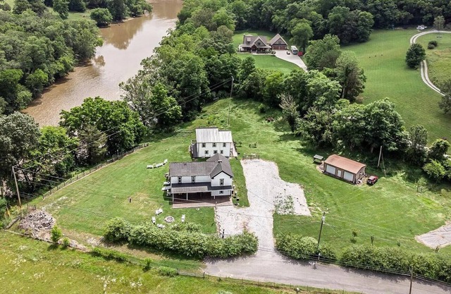 Riverfront 1800s Stagecoach Inn! Completely remodeled with 5 beds/5 baths