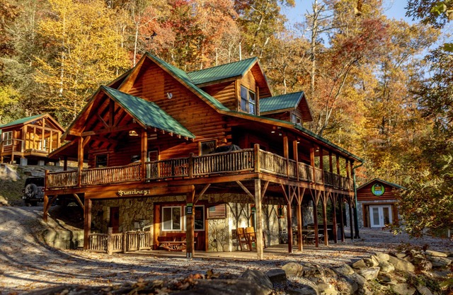 Riverfront-3 Luxury Homes on 500 Acres incl 5BR/3BA + 3BR/3BA + 2BR/2BA -Group A