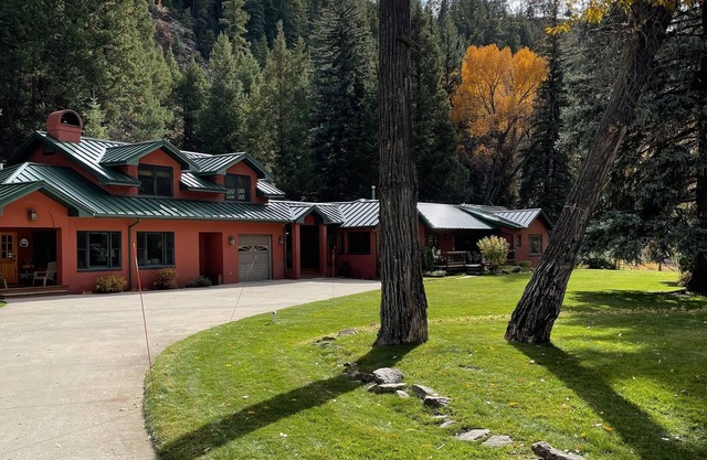 Riverfront (600 feet), 3.65 Acres, Park Like Setting - 2 Bedroom