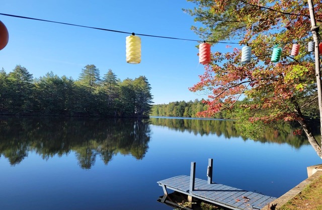 Riverside cottage on the water - private and pet friendly!