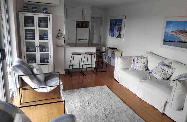 Riverside Escape | 2BR Large Balcony with River Views *Applecross*