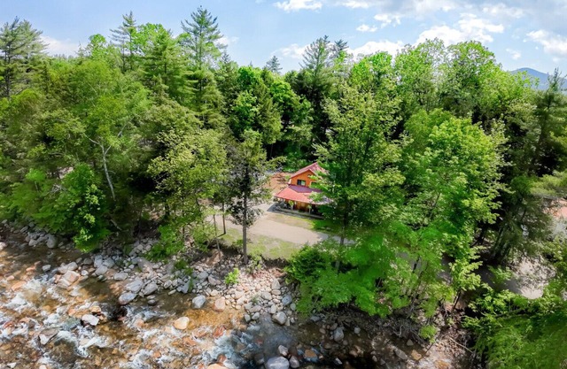 Riverside|Sauna|Hot tub|Pizza Oven|Dog-Friendly