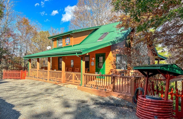 RiverView Ridge: 5 BR, 3 BA Cabin/Bungalow in Piney Creek, Sleeps 10