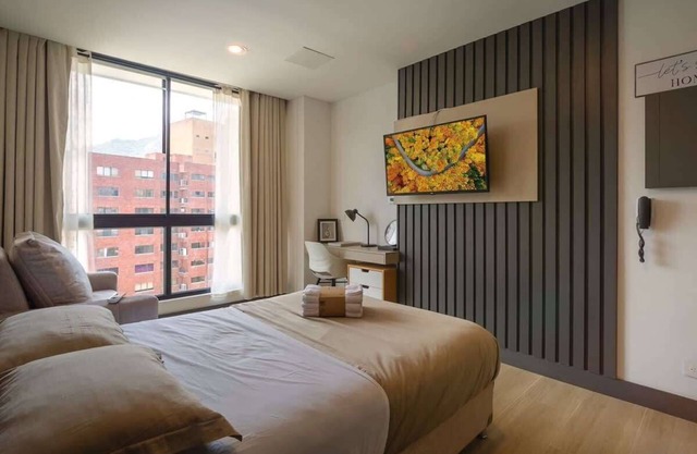 RM 1102 | Luxurious Suite | Pool | Gym | Security