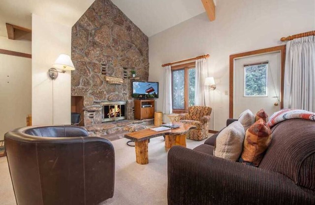 RMR: Rendezvous A5 Condo in Teton Village