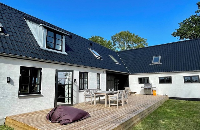 Ro i idyllisk stuehus tæt på vandet - nyrenoveret