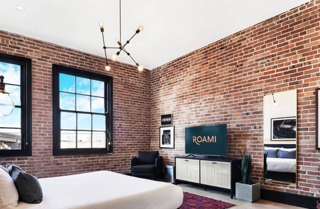 Roami at The Lola | Convention Center | Suite