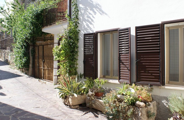 Roccascalegna apricot house