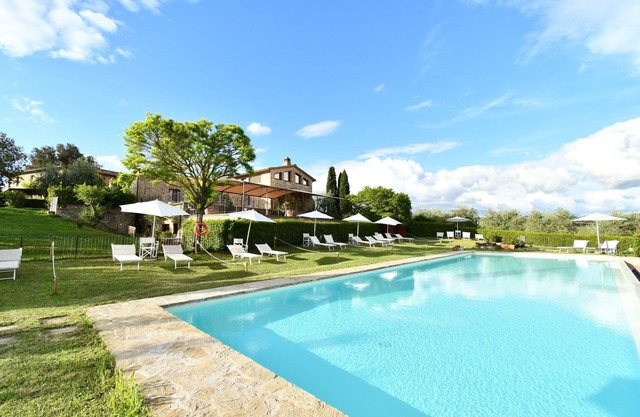 Rocche di Valiano, Glicine in Siena, pool use, AC