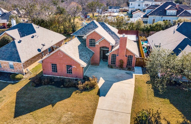 Rockwall Lux Retreat💥Pool&Spa💥Covered Patio-5min walk downtown-Parks-Trails-Lake