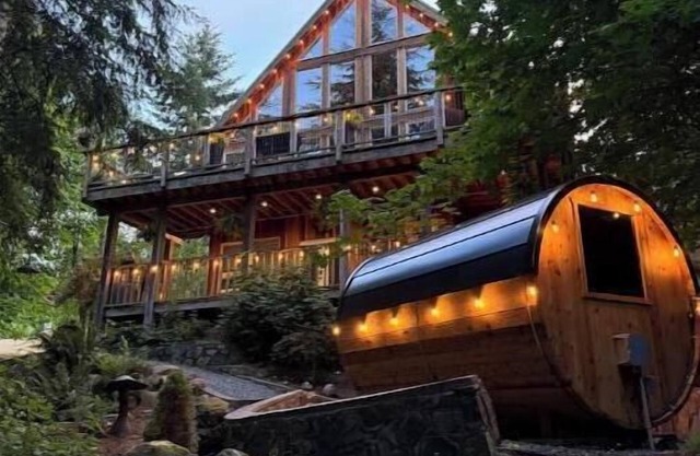 Rocky Creek Retreat, in otter point