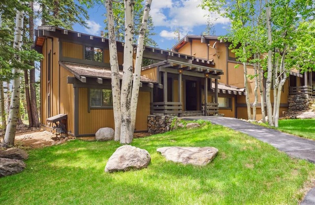 Rocky Ridge #61: 2 BR, 2 BA Townhouse in Tahoe City, Sleeps 6
