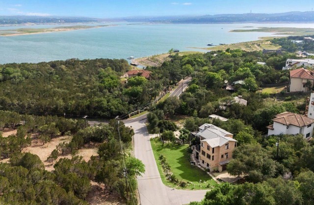 Rolling Hills Lake Travis Views 6 bedrooms 6 balconies Water Access
