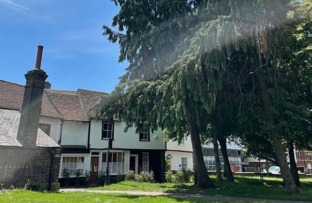 Romantic 16th Century Cottage on Historical Church Grounds Waltham Abbey Epping
