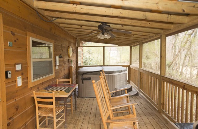 Romantic Cabin at Beautiful Lake Lure!