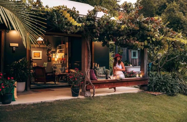 Romantic Cabin w/outdoor bath 10 Mins to Bruns