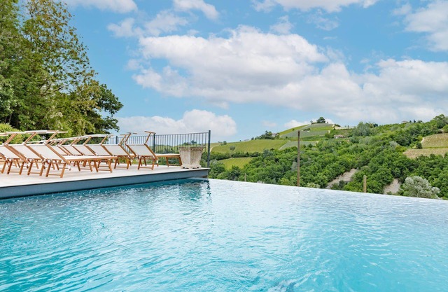 Romantic & Comfy Studio Overlooking Langhe Hills