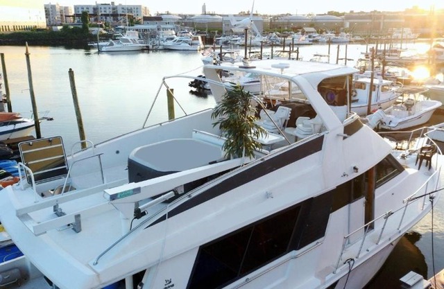 Romantic Condo @ Ocean 3-deck Yacht