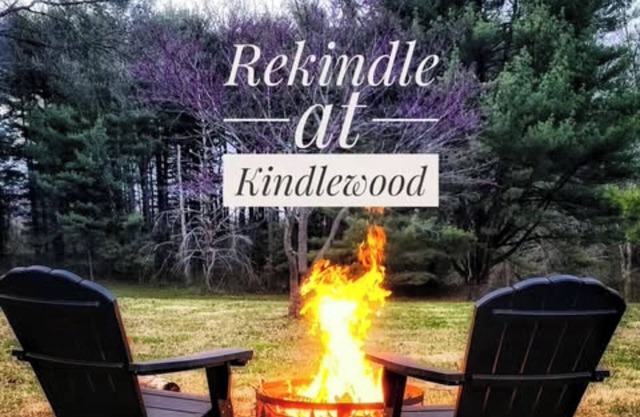 Romantic couples getaway in awesome Bluford with WiFi, Fireplace, and Game Room