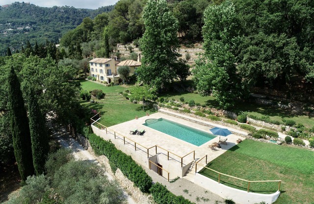Romantic French Farmhouse with Panoramic Views 12