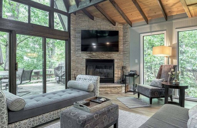 Romantic Innsbrook Woodland Escape