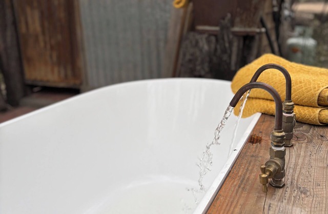 Romantic Off Grid Nature Stay for 2 with Outdoor Bath Only 5 minutes from Moama