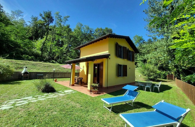 Romantic Riverside Property, small private pool. WIFI . Walk to facilities