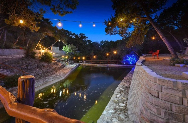 Romantic Secluded Studio with private Koi Pond and huge Natural Pool