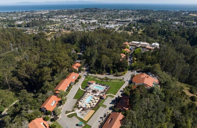 Romantic Suite w/Breathtaking Views | Relaxing Outdoor Fireplace & Pool