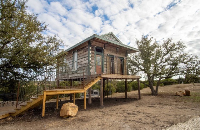 Romantic Treehouse Near Lake Buchanan