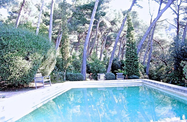 Romantic Victorian property, private pool, sea views. Superb pool & garden