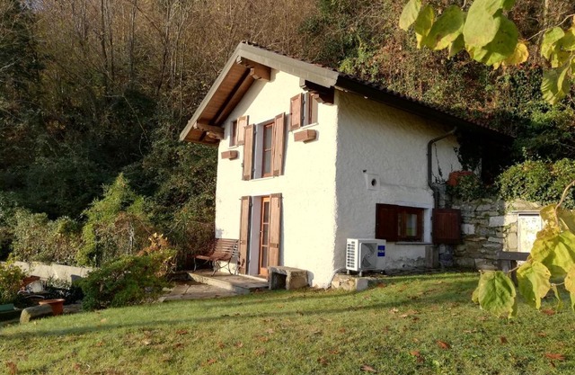 Romantica casetta nel verde con vista sul lago