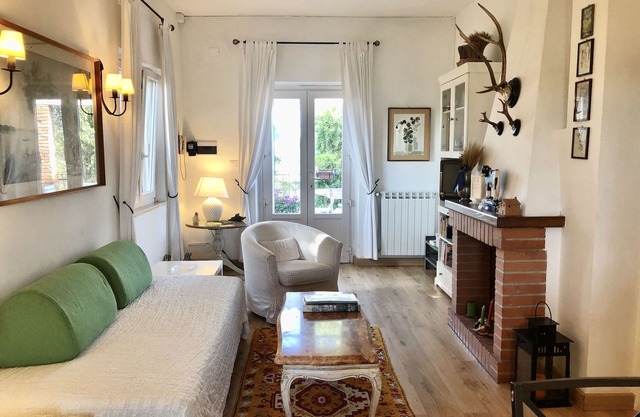 Rome: Flat - 4 rooms for 4/5 persons: House with pool and garden