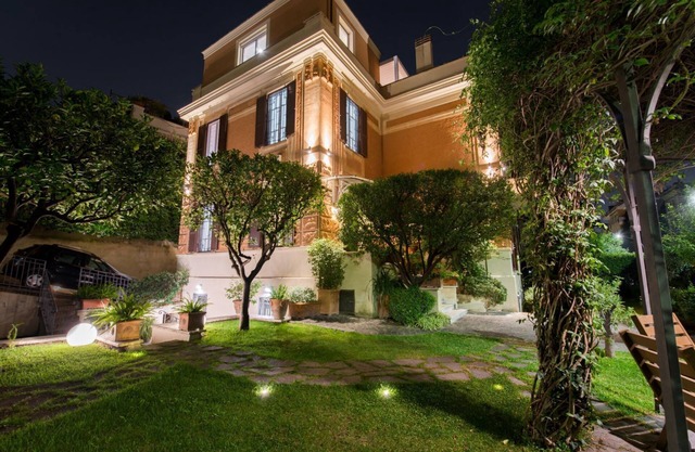 Rome: spend your holiday in a Liberty villa with garden, in the heart of Rome