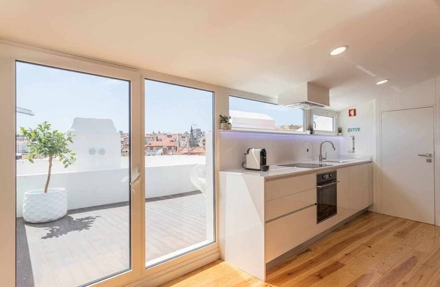 Rooftop Flat With Terrace & Amazing Sunset Views!