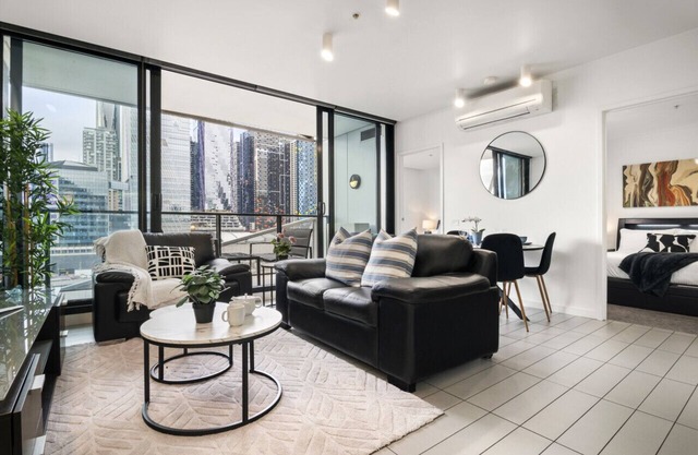 Rooftop Pool 2BR Apt at Marvel Stadium with Free Parking