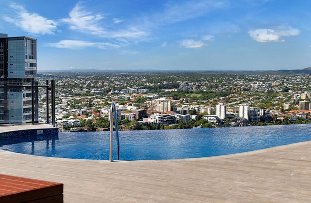 Rooftop Pool|Queen Street|Stunning Apartment