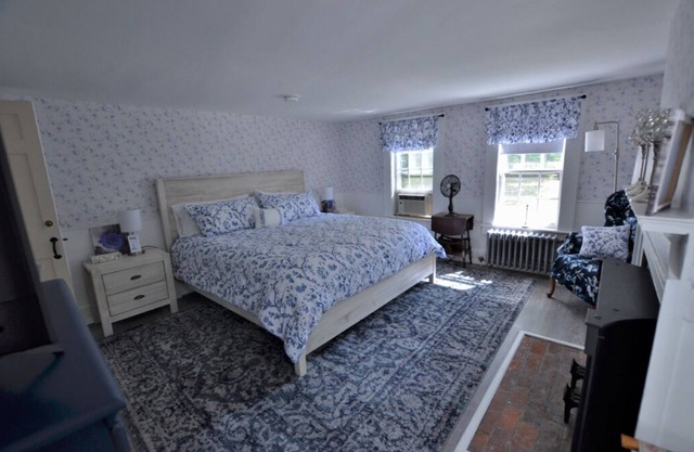 Room 08 - King Room - Handicap accessible