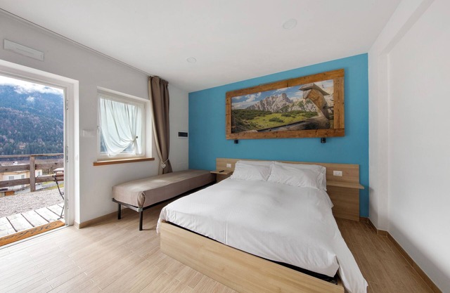 Room 'Camera 3 Azzurra Dva' with Lake View, Shared Terrace and Wi-Fi